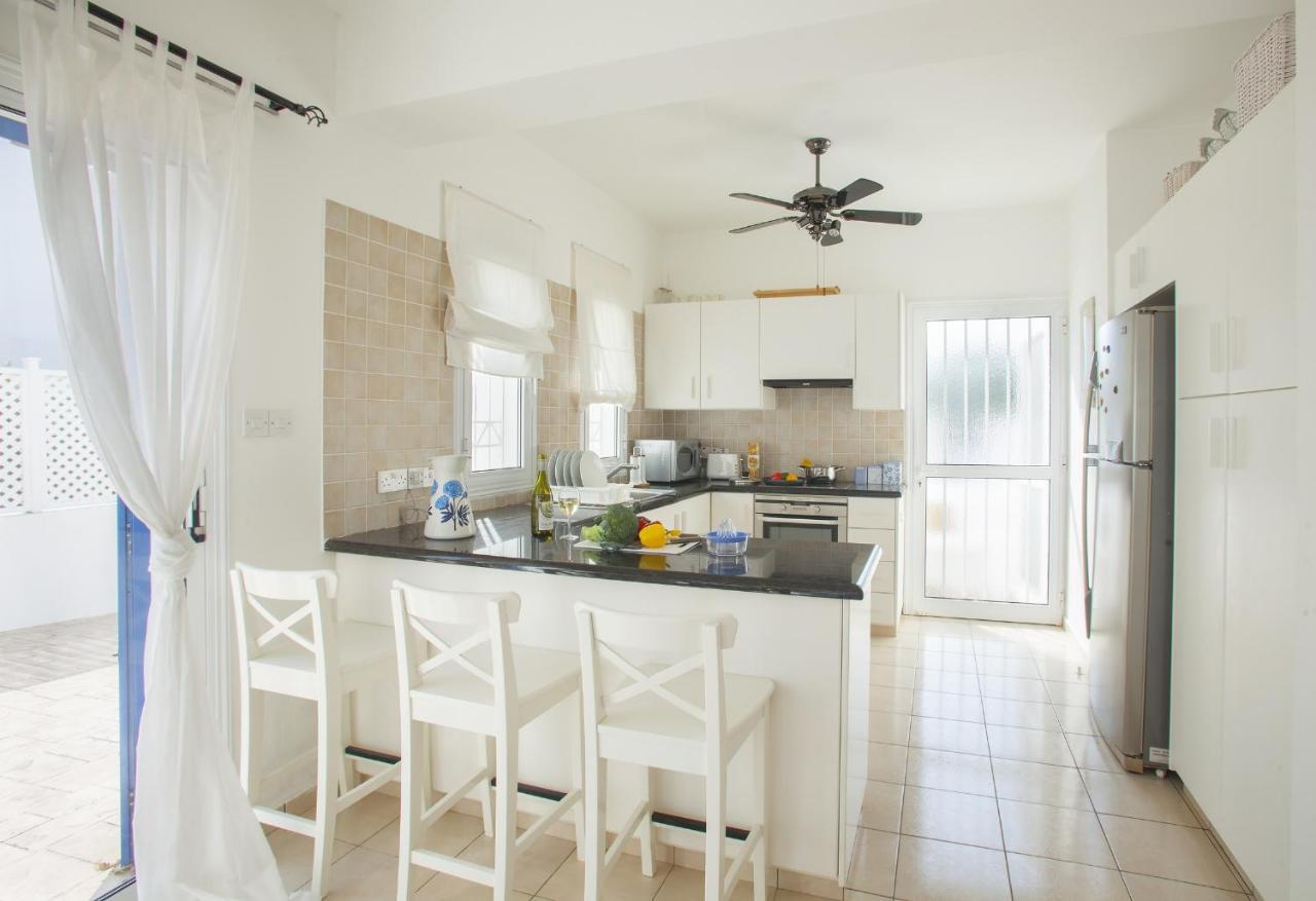 Mimoza Seafront Villa بروتاراس المظهر الخارجي الصورة